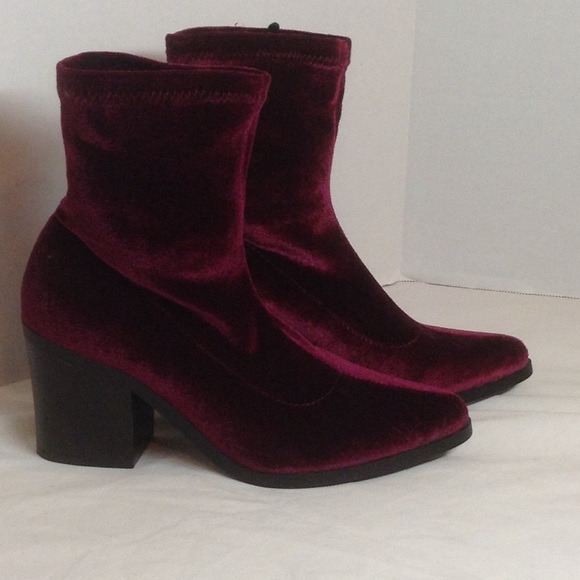 Shoes - 👢Velvet ankle boots